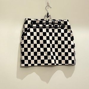 Cute mini skirt 🖤🤍